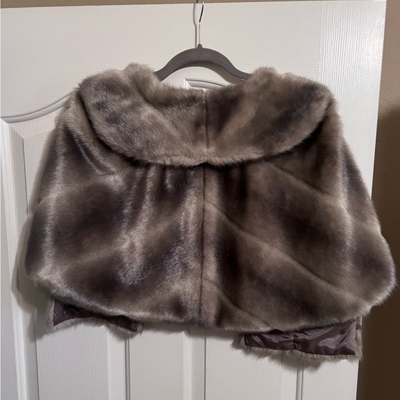 eliza j faux fur shawl